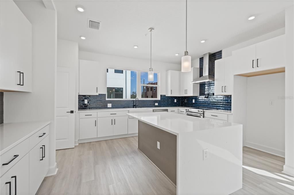 For Sale: $859,900 (3 beds, 3 baths, 2077 Square Feet)