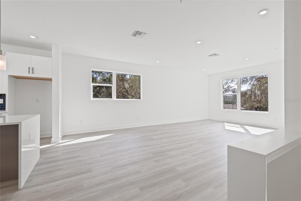 For Sale: $859,900 (3 beds, 3 baths, 2077 Square Feet)