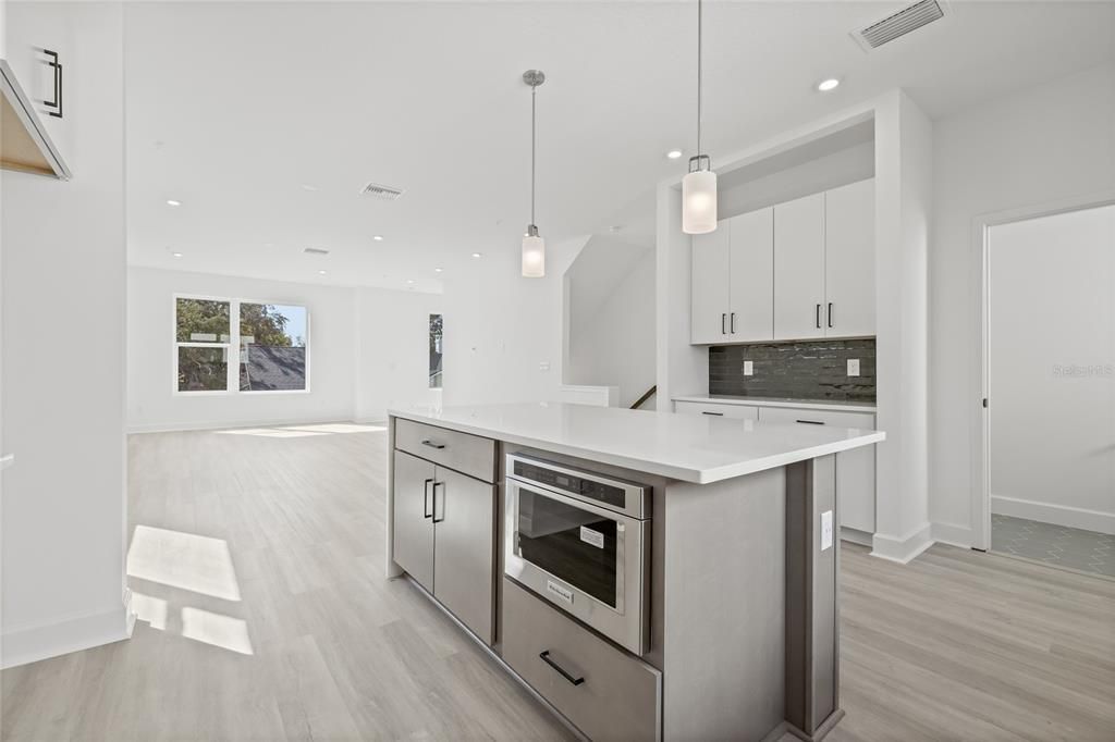 For Sale: $859,900 (3 beds, 3 baths, 2077 Square Feet)