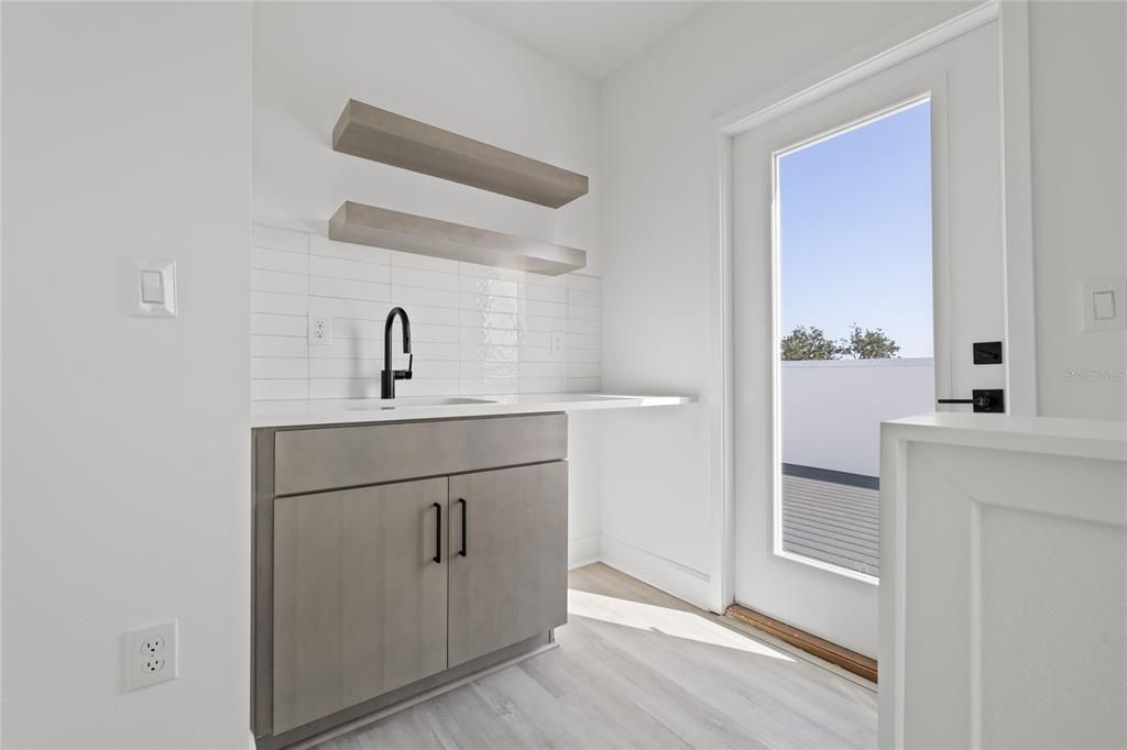 For Sale: $859,900 (3 beds, 3 baths, 2077 Square Feet)