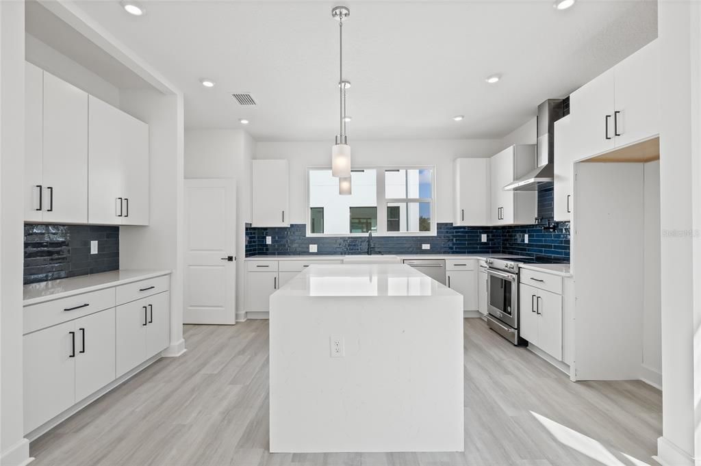 For Sale: $859,900 (3 beds, 3 baths, 2077 Square Feet)