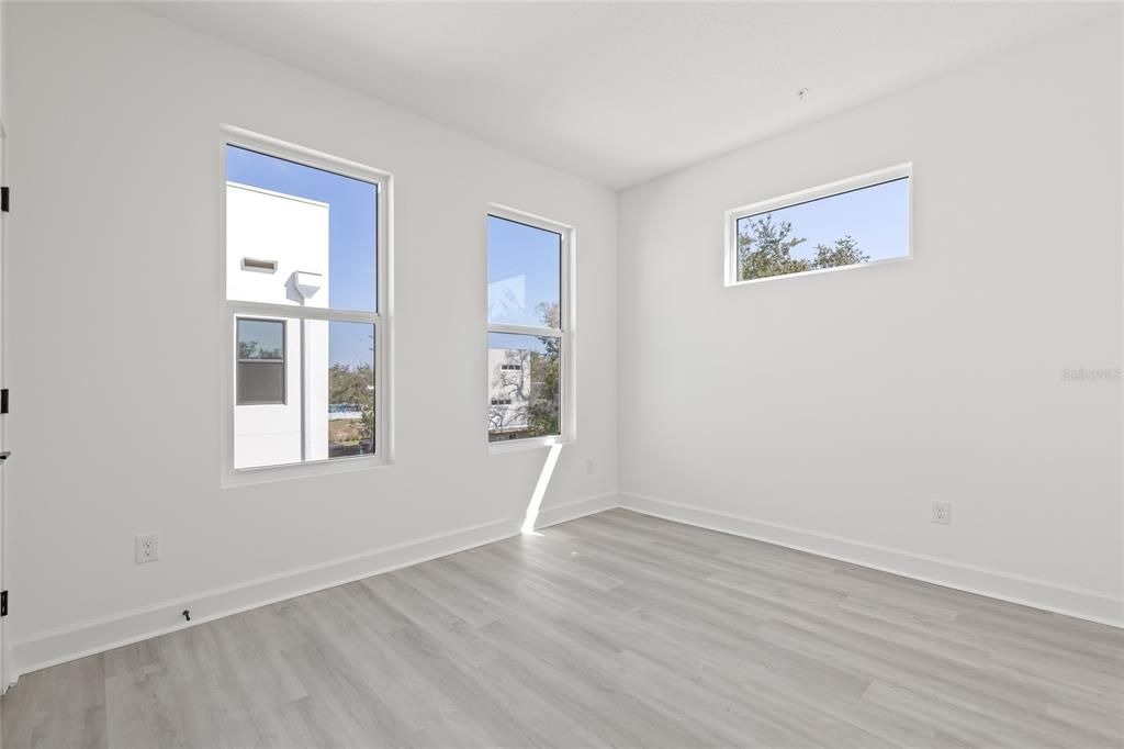 For Sale: $859,900 (3 beds, 3 baths, 2077 Square Feet)