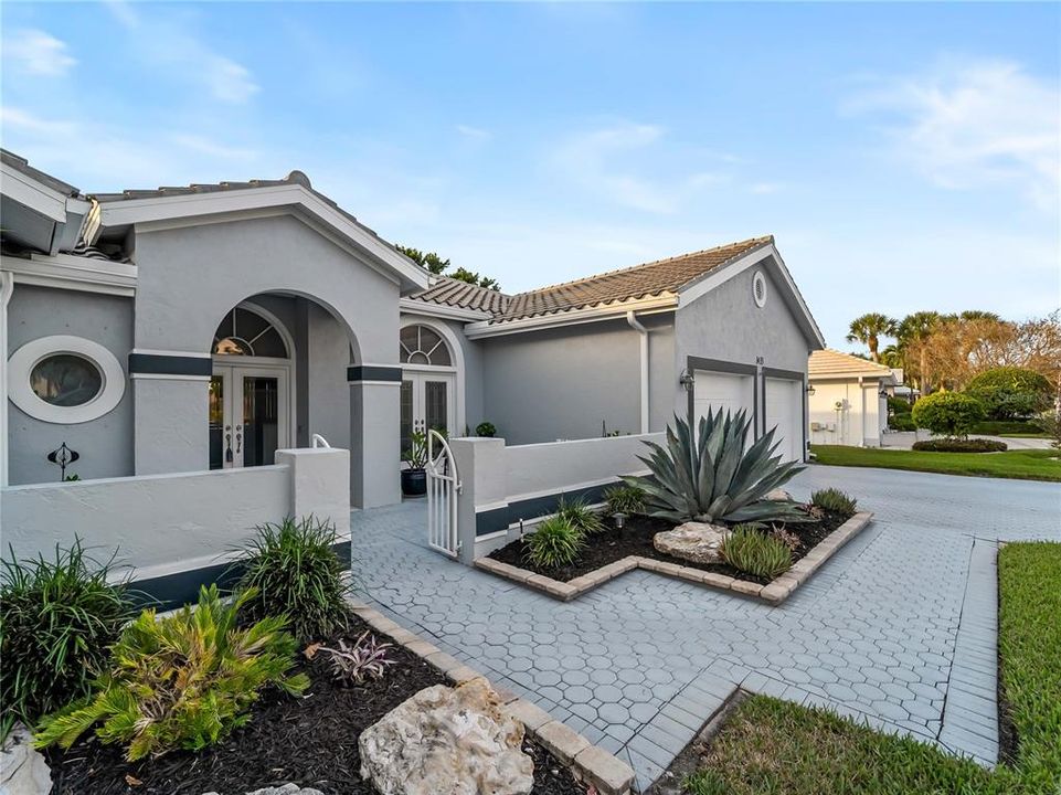 Active With Contract: $569,000 (3 beds, 2 baths, 2359 Square Feet)