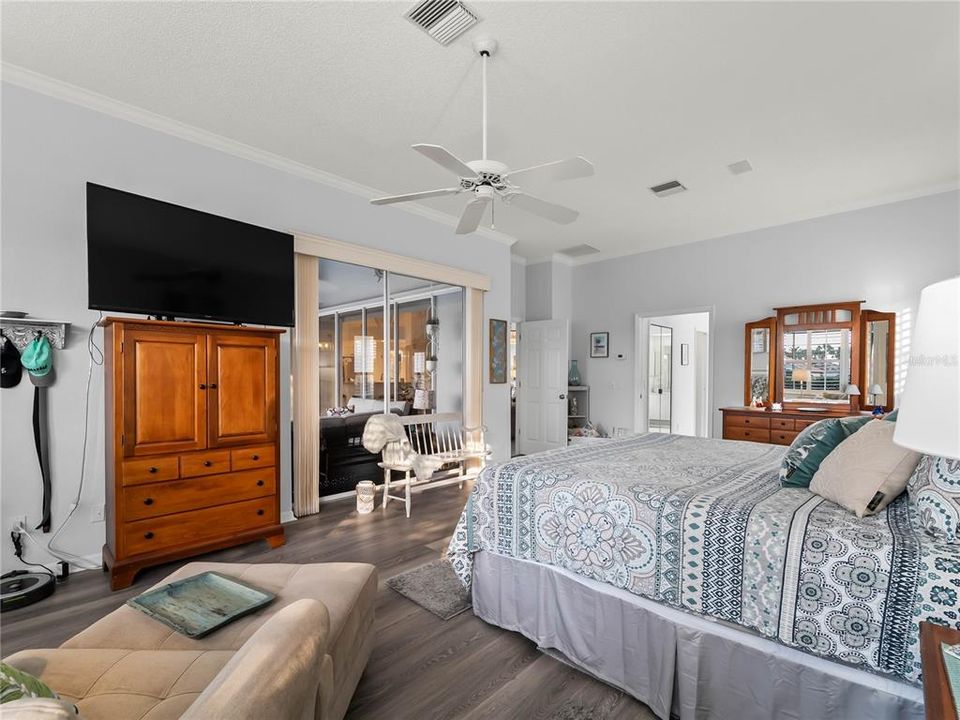 Active With Contract: $569,000 (3 beds, 2 baths, 2359 Square Feet)