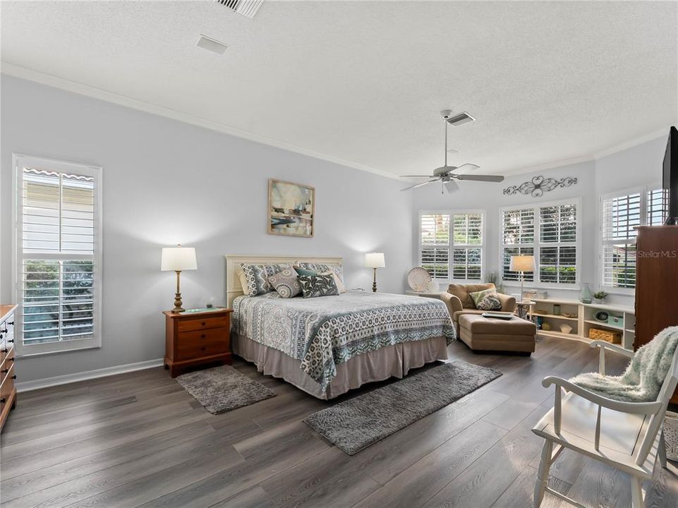 Active With Contract: $569,000 (3 beds, 2 baths, 2359 Square Feet)