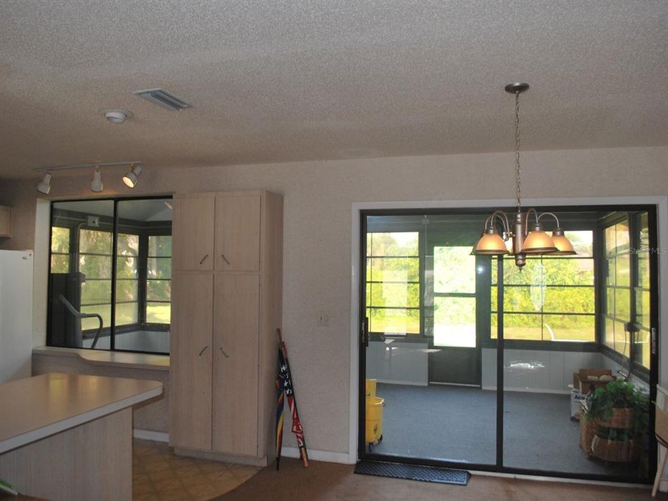 For Sale: $325,000 (3 beds, 2 baths, 1612 Square Feet)