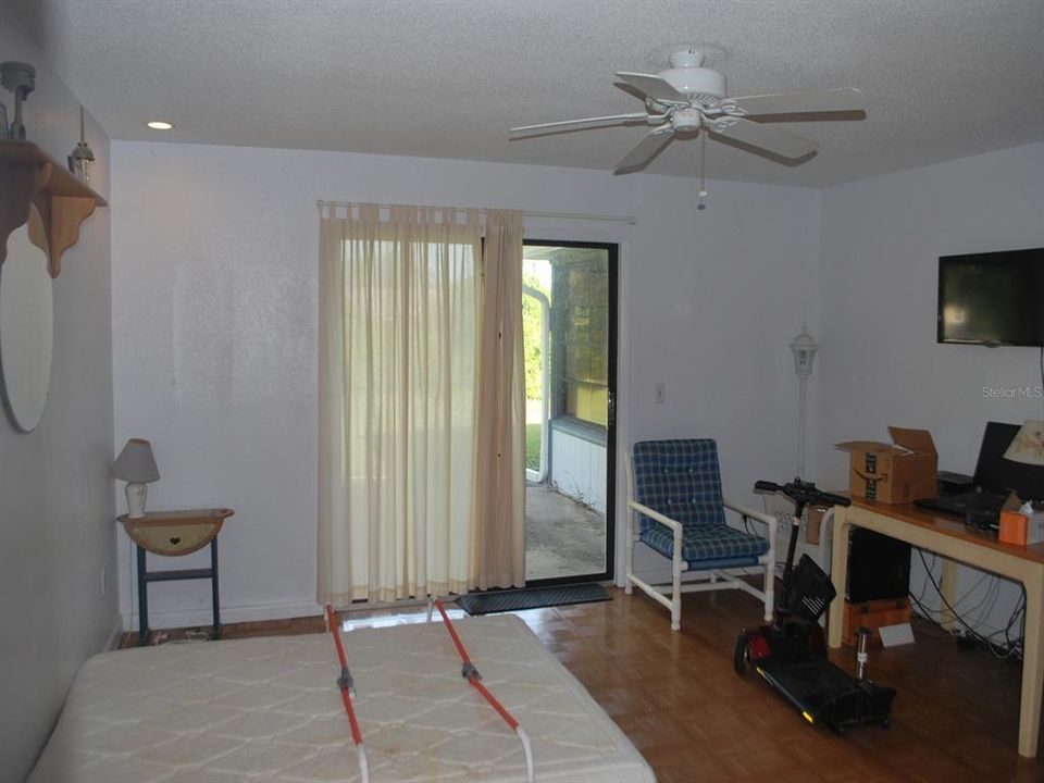 For Sale: $325,000 (3 beds, 2 baths, 1612 Square Feet)