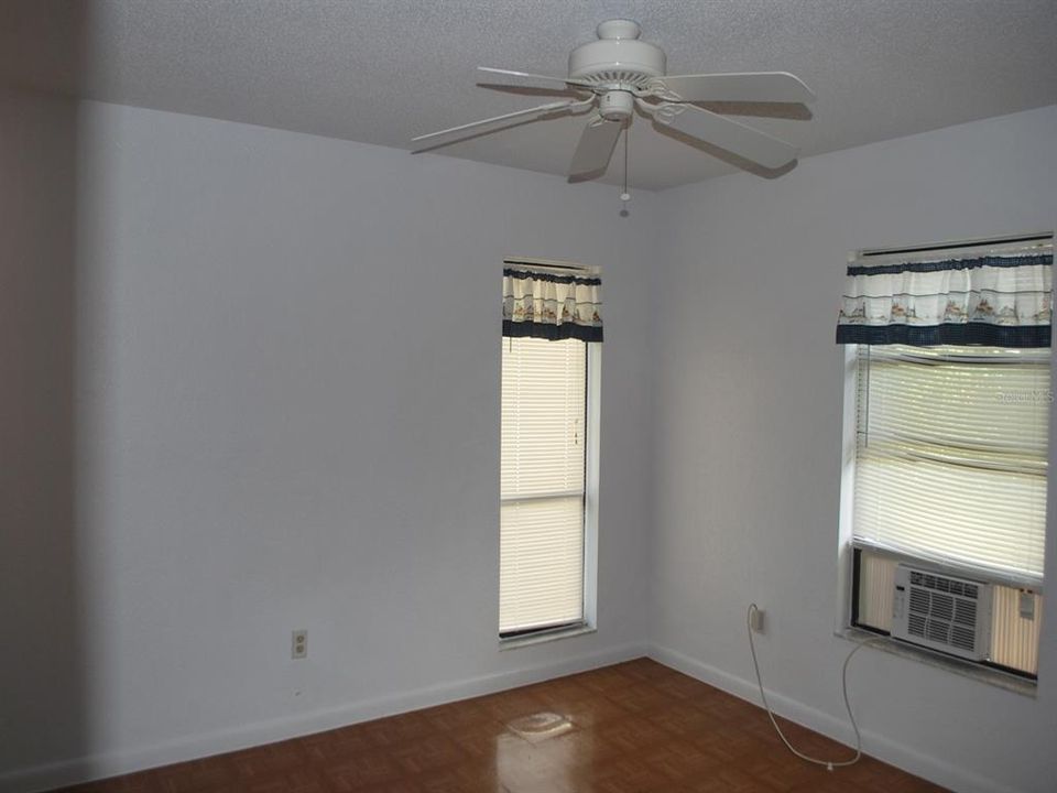 For Sale: $325,000 (3 beds, 2 baths, 1612 Square Feet)