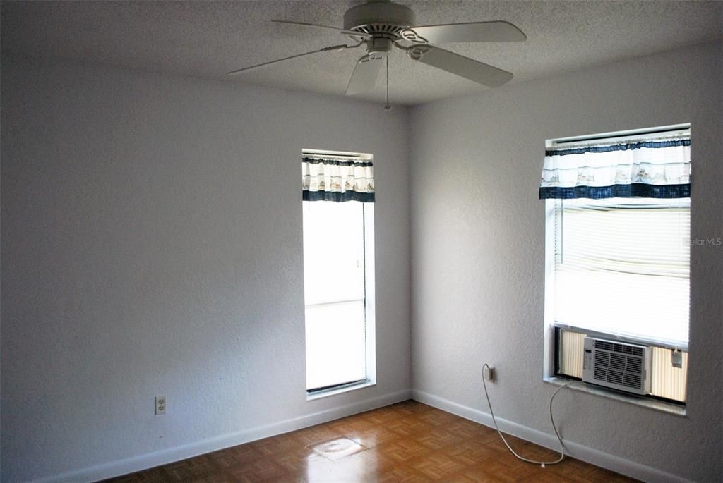 For Sale: $325,000 (3 beds, 2 baths, 1612 Square Feet)