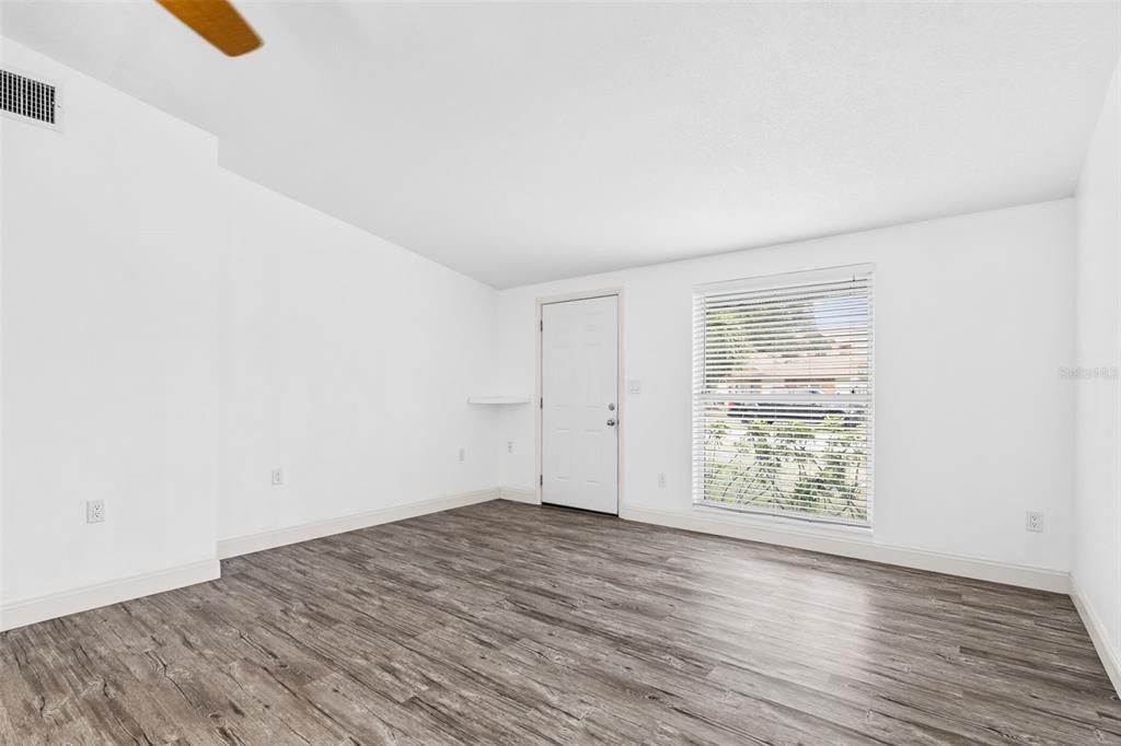 待售: $265,000 (3 贝兹, 2 浴室, 1264 平方英尺)