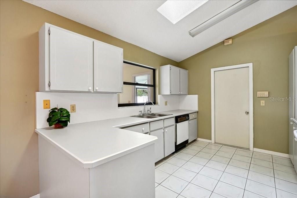 For Sale: $349,000 (3 beds, 2 baths, 1773 Square Feet)