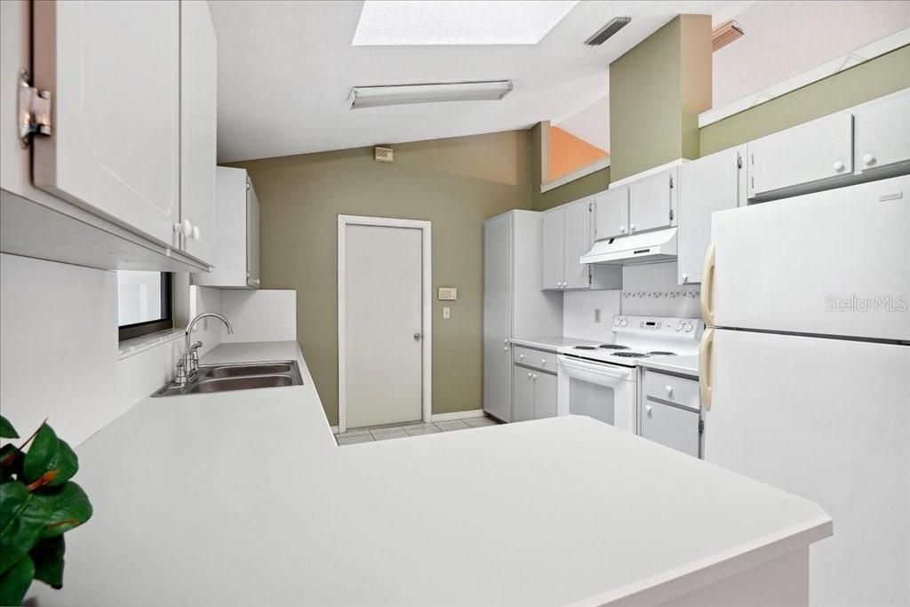 For Sale: $349,000 (3 beds, 2 baths, 1773 Square Feet)