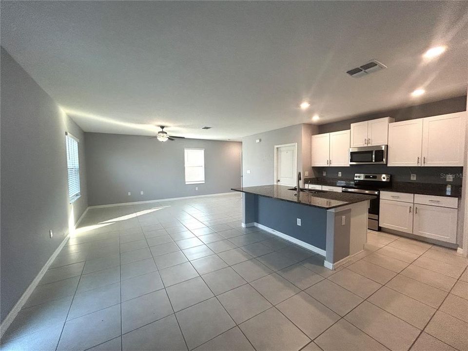 For Rent: $2,045 (4 beds, 2 baths, 1914 Square Feet)