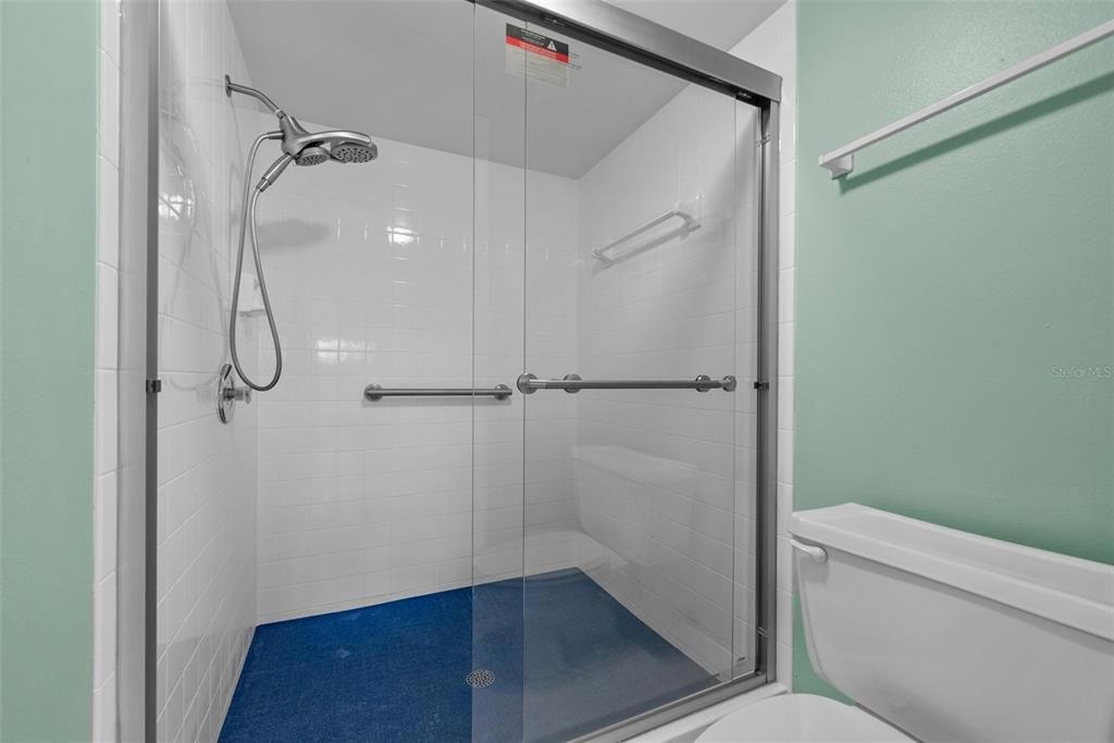 На продажу: $239,000 (2 спален, 2 ванн, 1224 Квадратных фут)