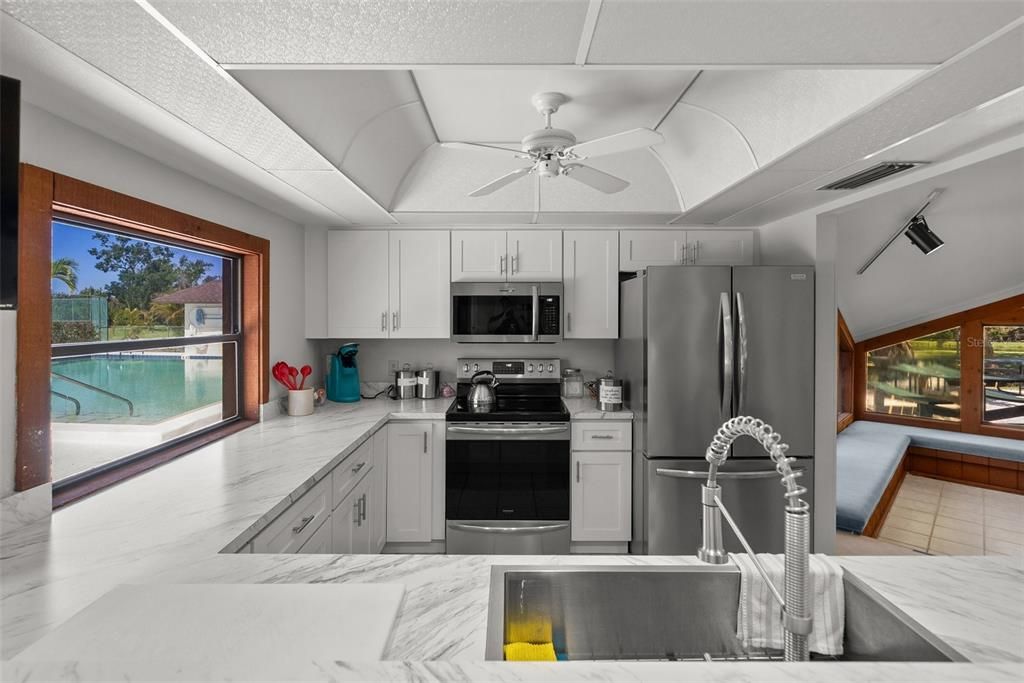 На продажу: $239,000 (2 спален, 2 ванн, 1224 Квадратных фут)