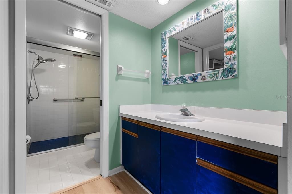 На продажу: $239,000 (2 спален, 2 ванн, 1224 Квадратных фут)