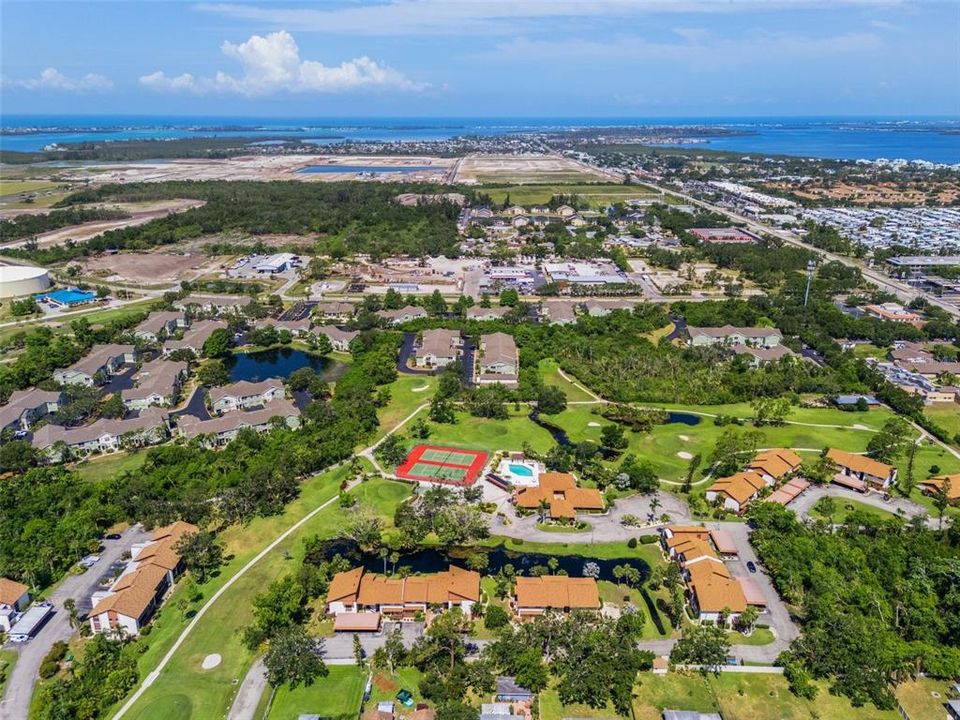 На продажу: $239,000 (2 спален, 2 ванн, 1224 Квадратных фут)