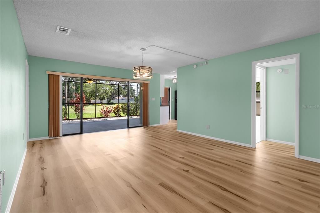 На продажу: $239,000 (2 спален, 2 ванн, 1224 Квадратных фут)