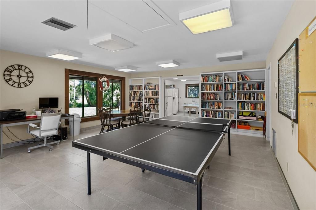 На продажу: $239,000 (2 спален, 2 ванн, 1224 Квадратных фут)