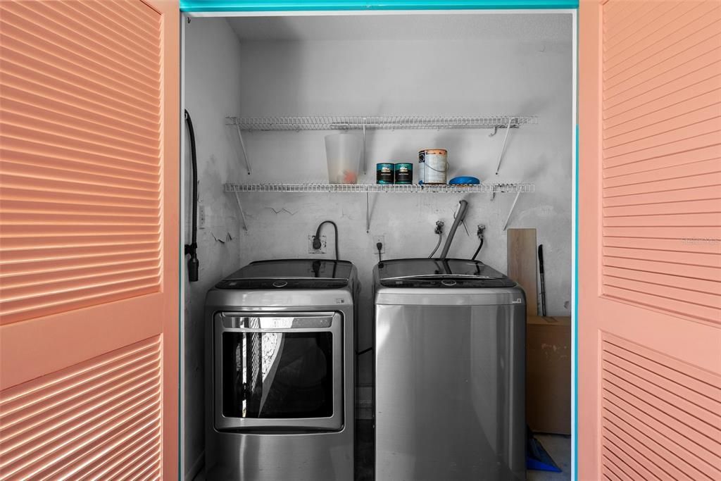 На продажу: $239,000 (2 спален, 2 ванн, 1224 Квадратных фут)