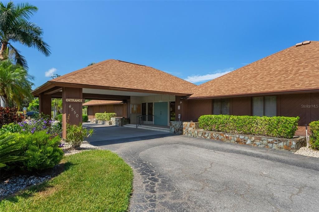 На продажу: $239,000 (2 спален, 2 ванн, 1224 Квадратных фут)