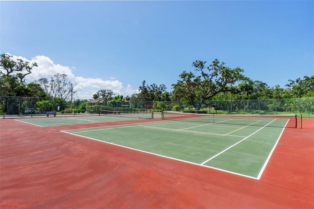 На продажу: $239,000 (2 спален, 2 ванн, 1224 Квадратных фут)