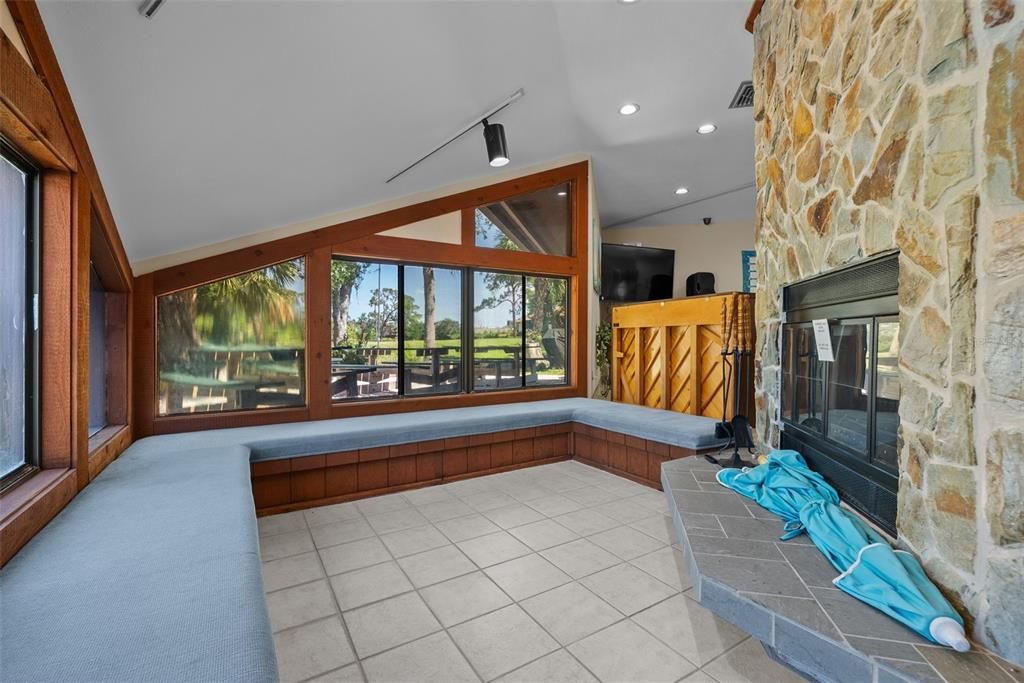 На продажу: $239,000 (2 спален, 2 ванн, 1224 Квадратных фут)