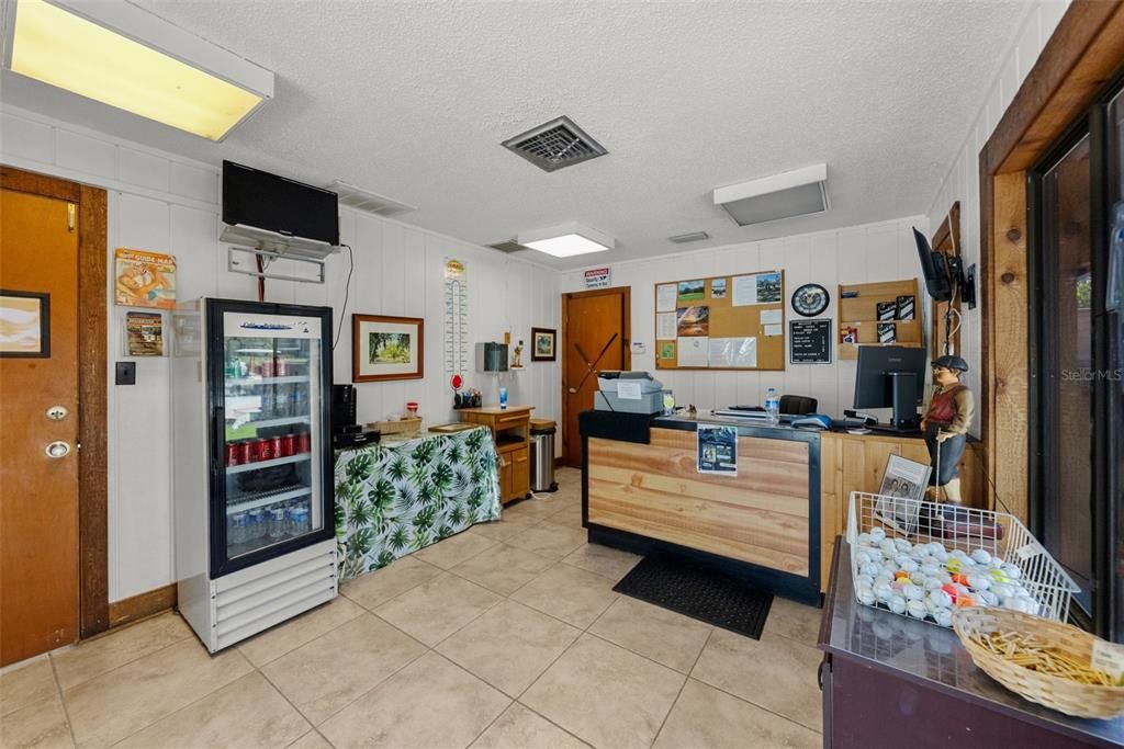 На продажу: $239,000 (2 спален, 2 ванн, 1224 Квадратных фут)