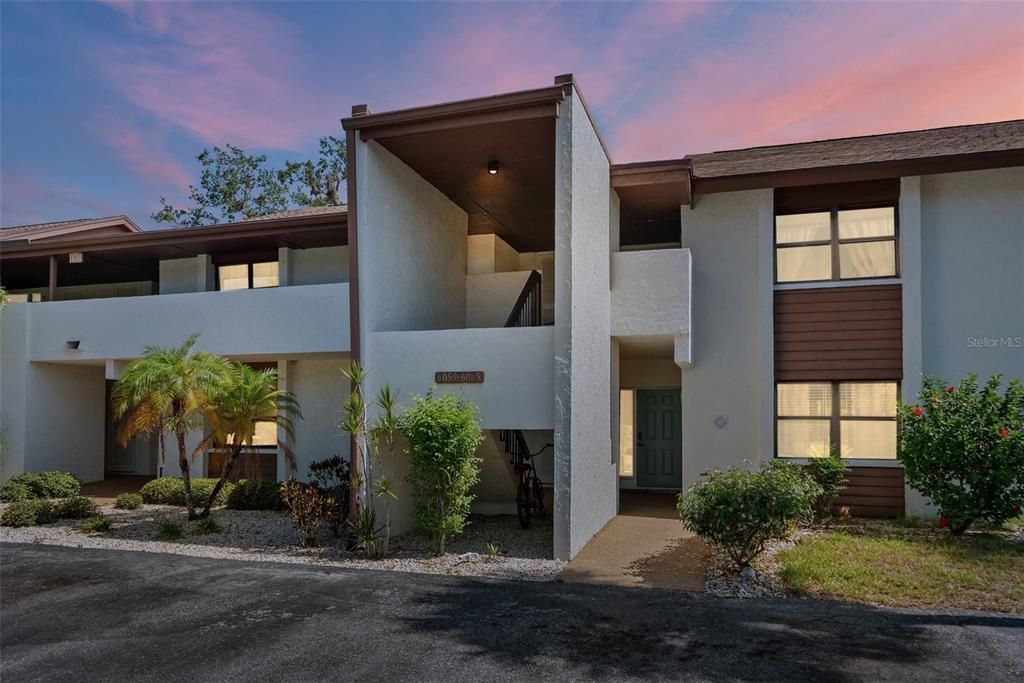 На продажу: $239,000 (2 спален, 2 ванн, 1224 Квадратных фут)