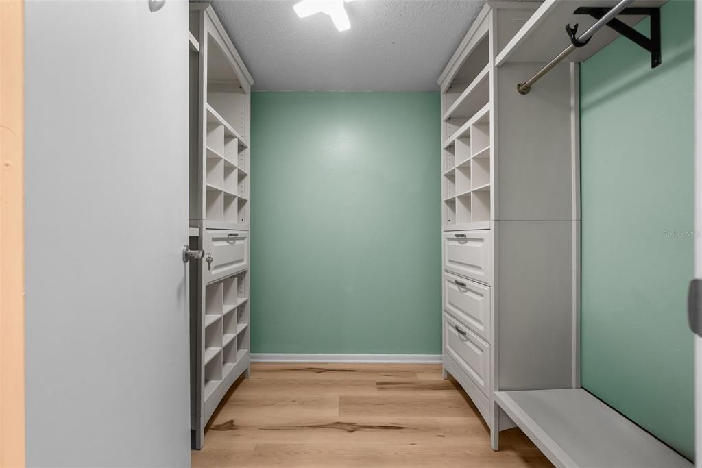 На продажу: $239,000 (2 спален, 2 ванн, 1224 Квадратных фут)