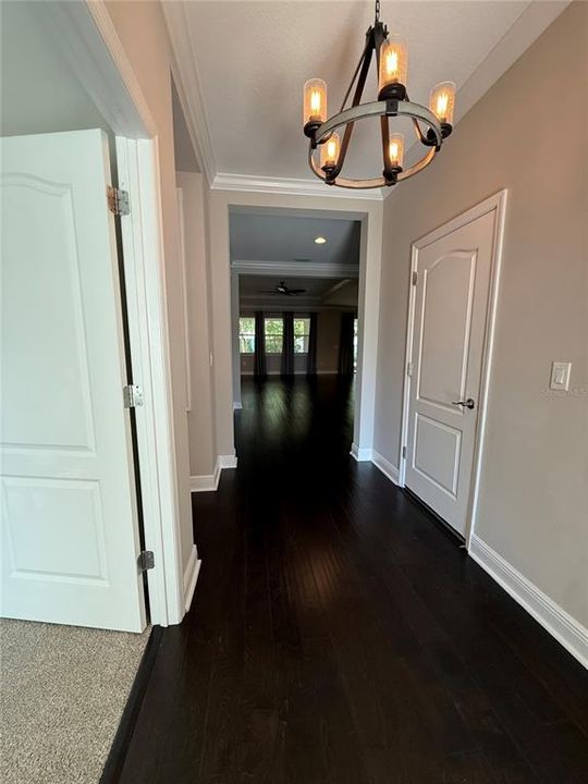 En Venta: $569,000 (4 camas, 2 baños, 2416 Pies cuadrados)