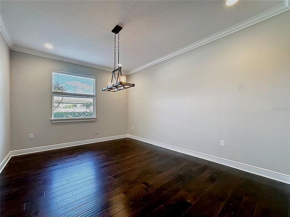 En Venta: $569,000 (4 camas, 2 baños, 2416 Pies cuadrados)