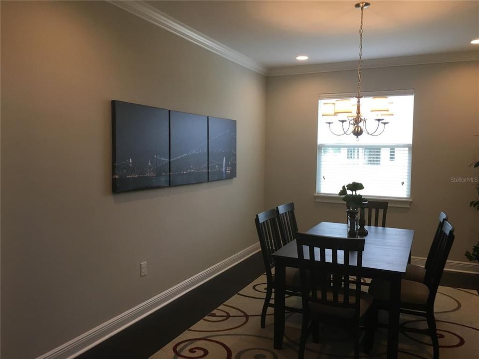 En Venta: $569,000 (4 camas, 2 baños, 2416 Pies cuadrados)