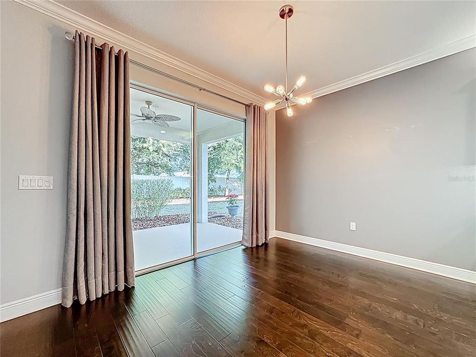 En Venta: $569,000 (4 camas, 2 baños, 2416 Pies cuadrados)