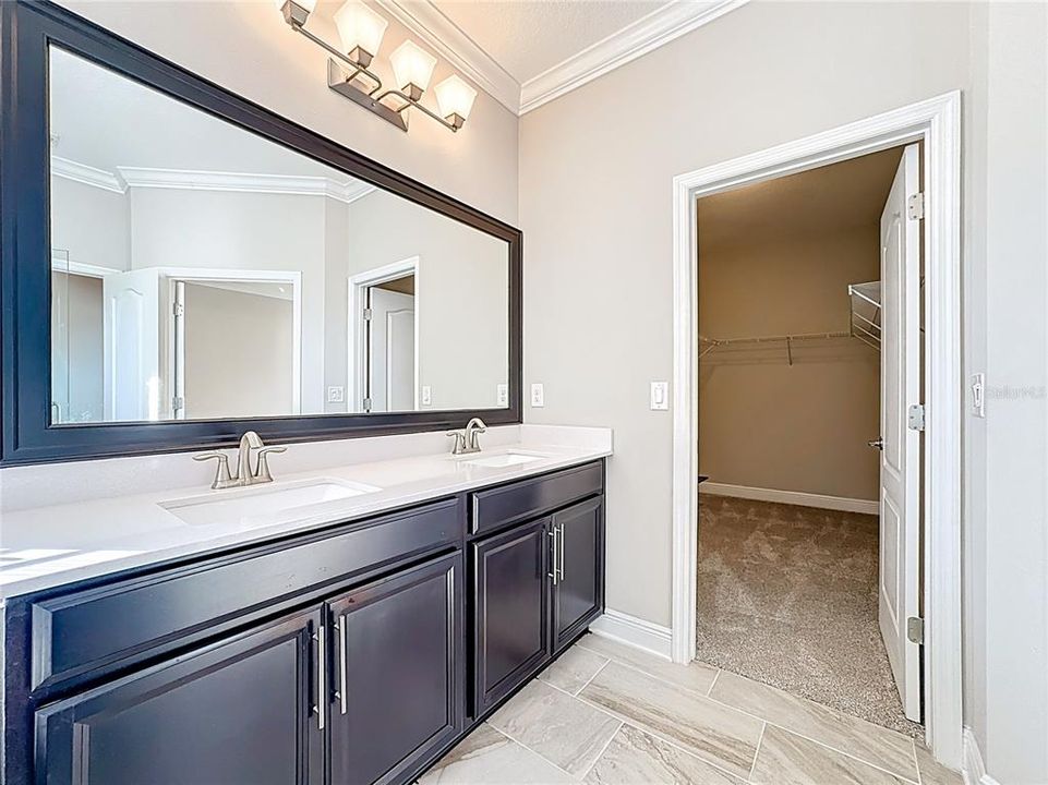 En Venta: $569,000 (4 camas, 2 baños, 2416 Pies cuadrados)