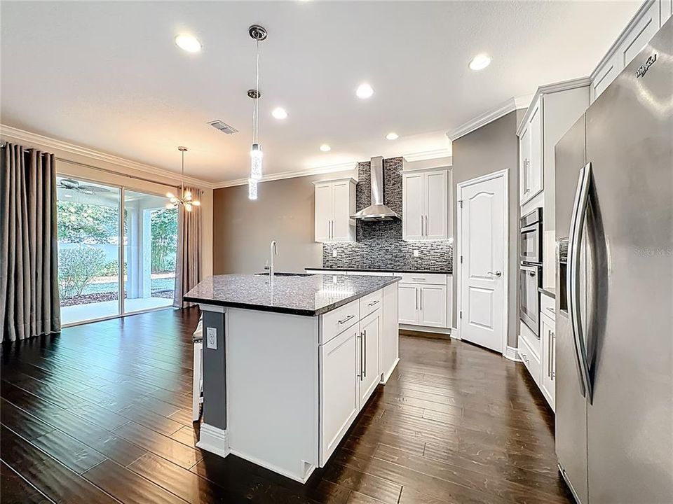 En Venta: $569,000 (4 camas, 2 baños, 2416 Pies cuadrados)