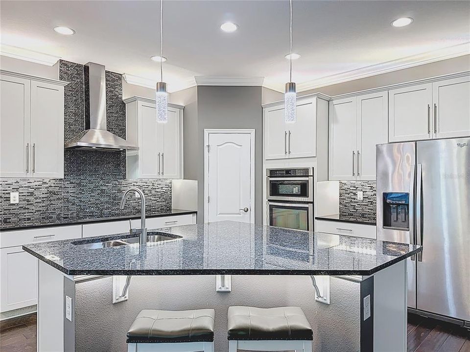 En Venta: $569,000 (4 camas, 2 baños, 2416 Pies cuadrados)