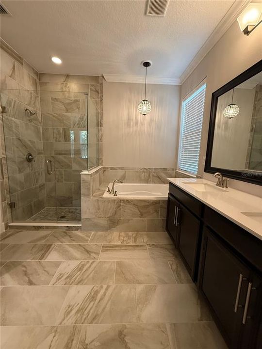 En Venta: $569,000 (4 camas, 2 baños, 2416 Pies cuadrados)