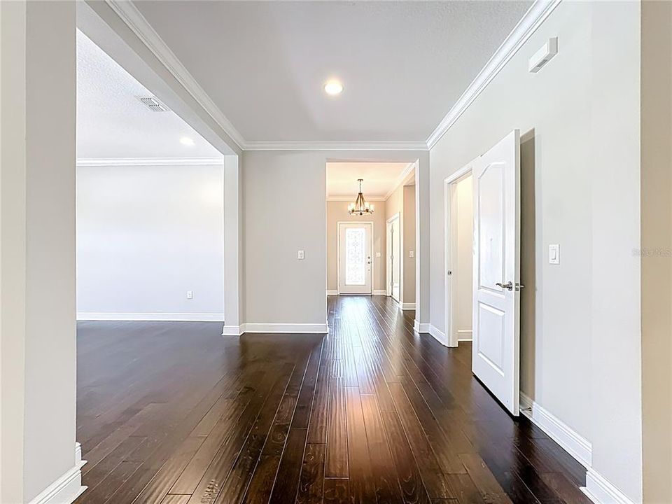 En Venta: $569,000 (4 camas, 2 baños, 2416 Pies cuadrados)