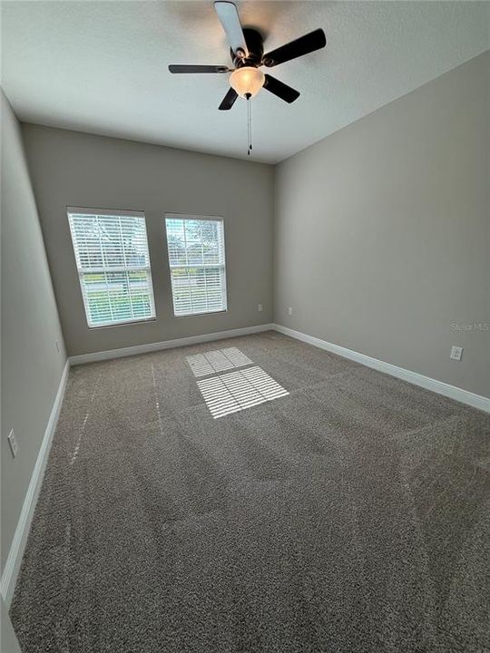 En Venta: $569,000 (4 camas, 2 baños, 2416 Pies cuadrados)