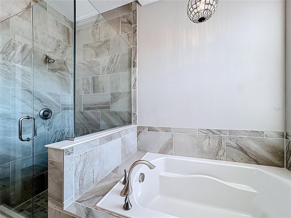 En Venta: $569,000 (4 camas, 2 baños, 2416 Pies cuadrados)