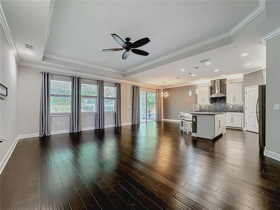 En Venta: $569,000 (4 camas, 2 baños, 2416 Pies cuadrados)