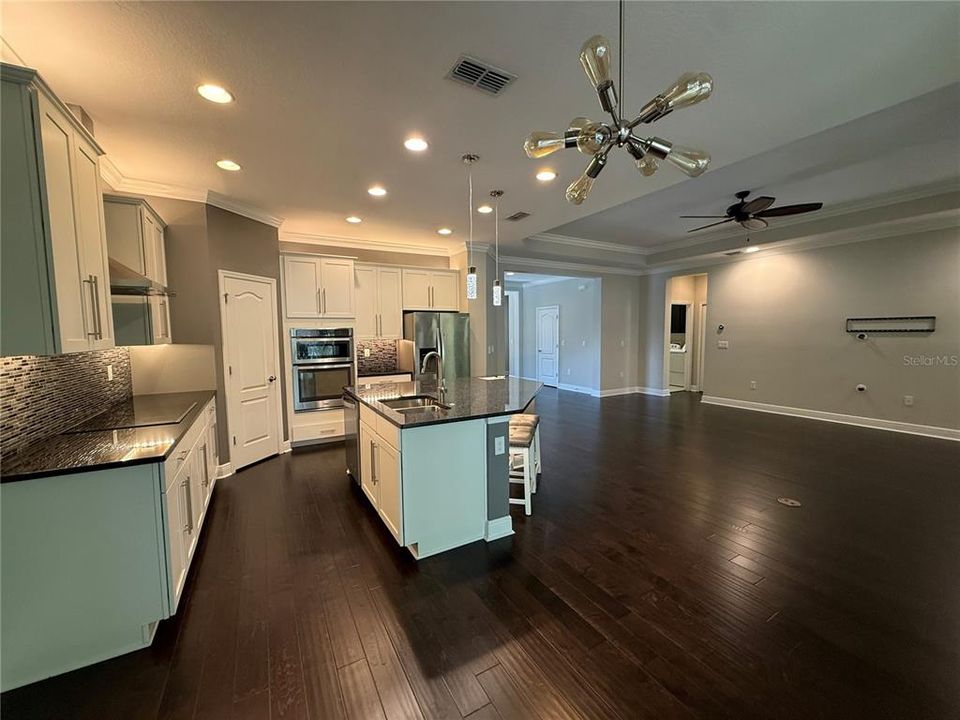 En Venta: $569,000 (4 camas, 2 baños, 2416 Pies cuadrados)