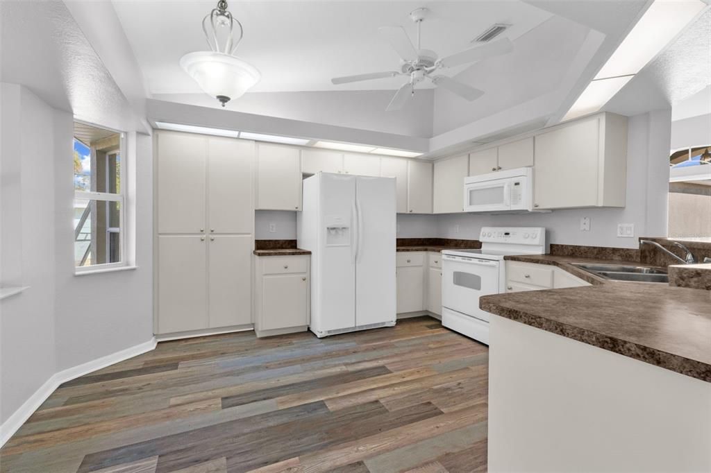 待售: $284,900 (3 贝兹, 2 浴室, 1554 平方英尺)