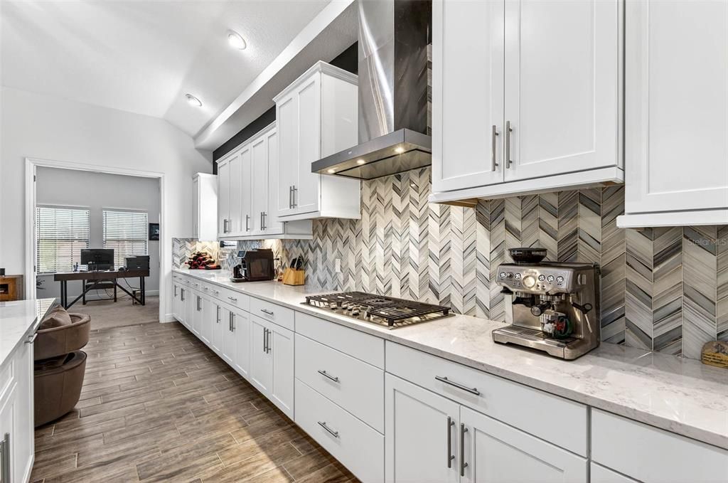 На продажу: $1,050,000 (4 спален, 3 ванн, 2824 Квадратных фут)