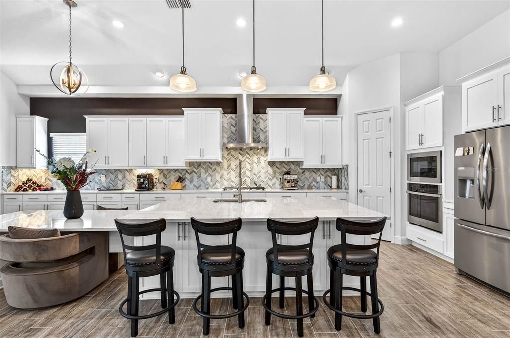 На продажу: $1,050,000 (4 спален, 3 ванн, 2824 Квадратных фут)