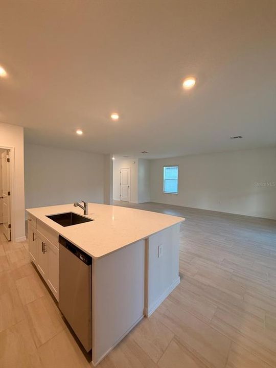 En Renta: $2,950 (5 camas, 2 baños, 2215 Pies cuadrados)