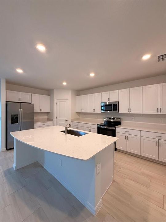 En Renta: $2,950 (5 camas, 2 baños, 2215 Pies cuadrados)