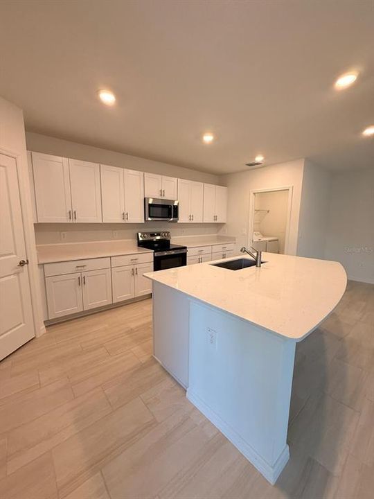 En Renta: $2,950 (5 camas, 2 baños, 2215 Pies cuadrados)