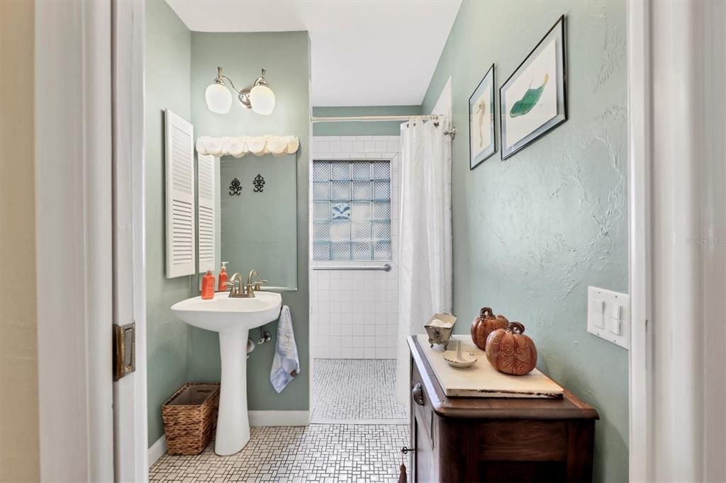 待售: $565,000 (4 贝兹, 2 浴室, 1770 平方英尺)